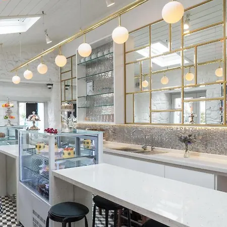 Hotel Delight Deluxe & 2*