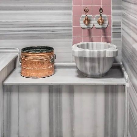 Delight Deluxe & Hotel 2*