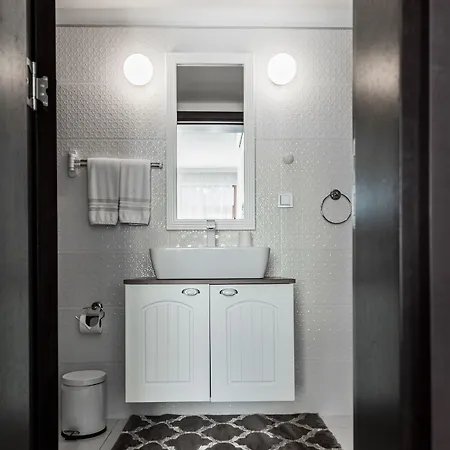 מלון Delight Deluxe & 2*