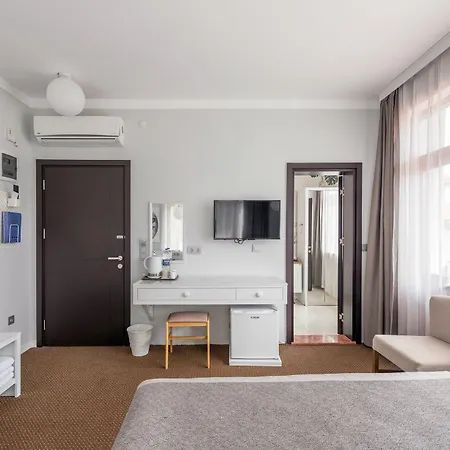 Hotel Delight Deluxe &