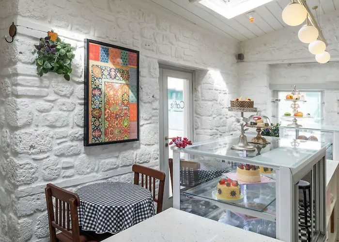 Delight Deluxe & Hotel 2*