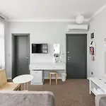 Hotel Delight Deluxe Port 2*